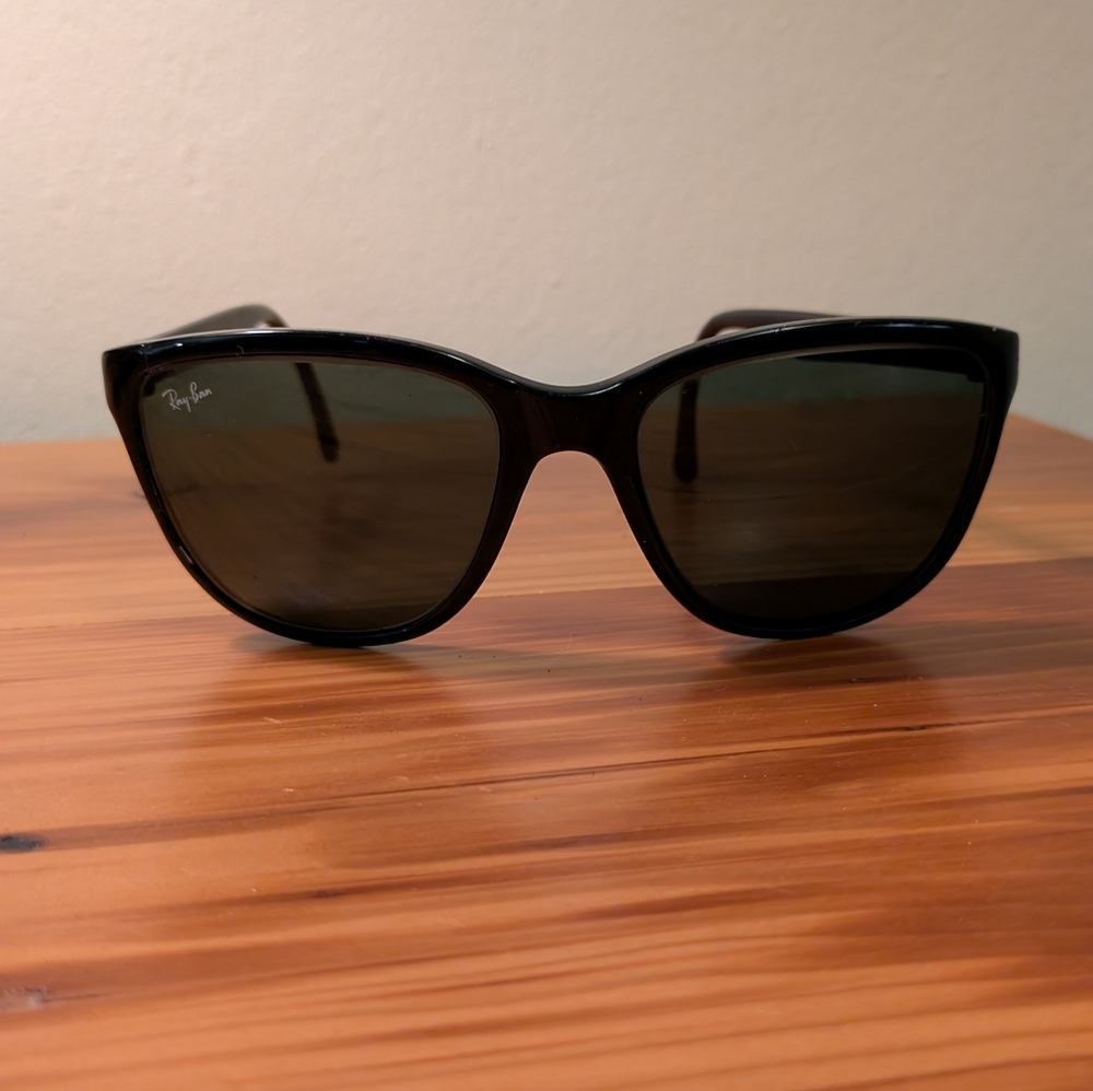 90s vintage Ray-Ban cat eye sunglasses